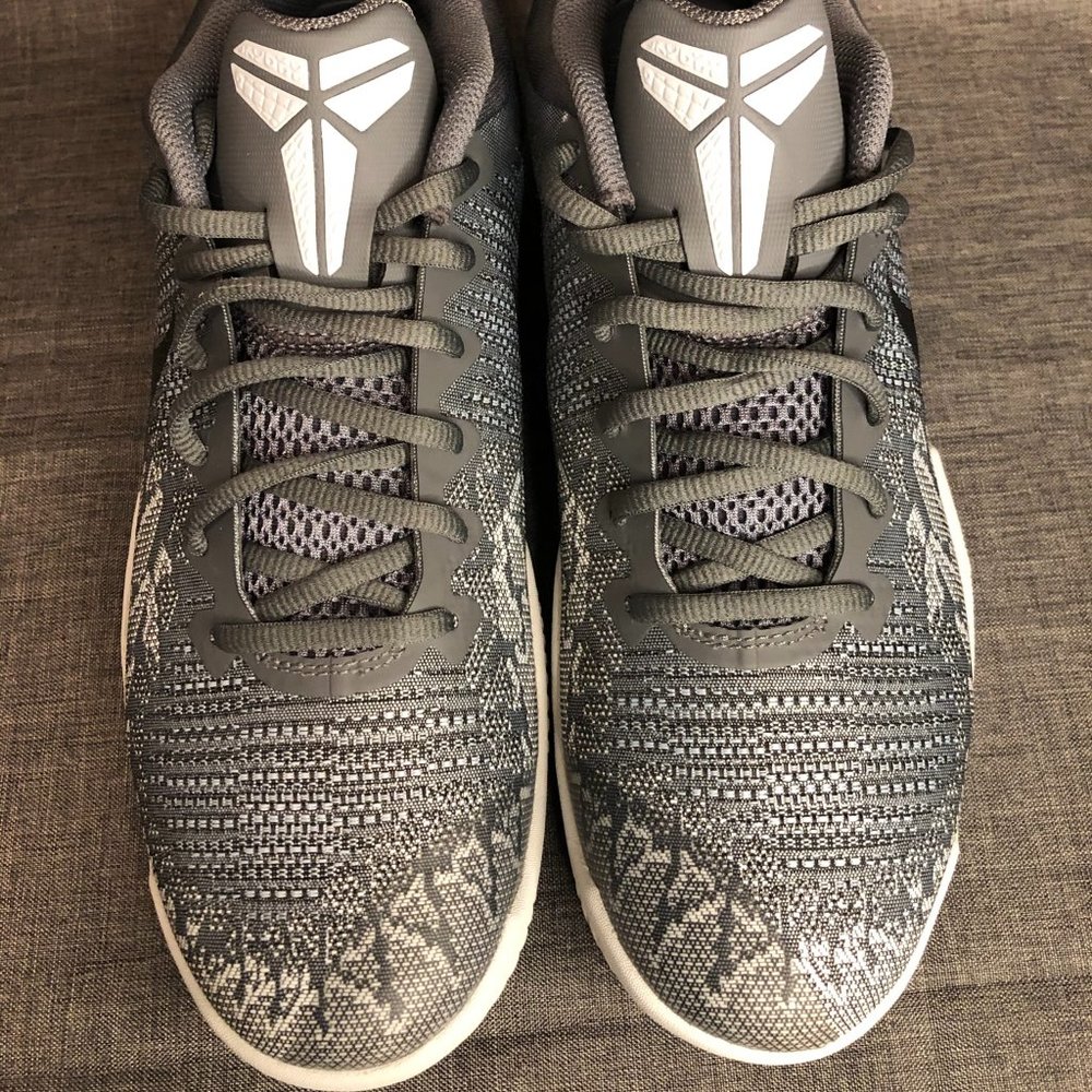 Nike Mamba Rage Dark Grey Size 8.5 Brand New